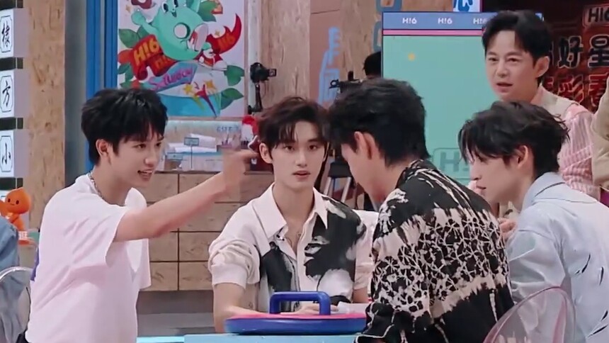 丁程鑫敖子逸组高手局 第一次看到丁程鑫这么紧张