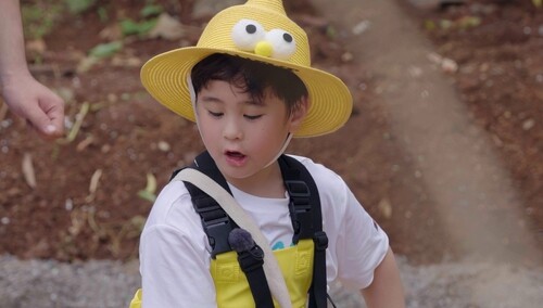 捕鱼达人干劲十足！马立奥一边捞鱼一边流口水