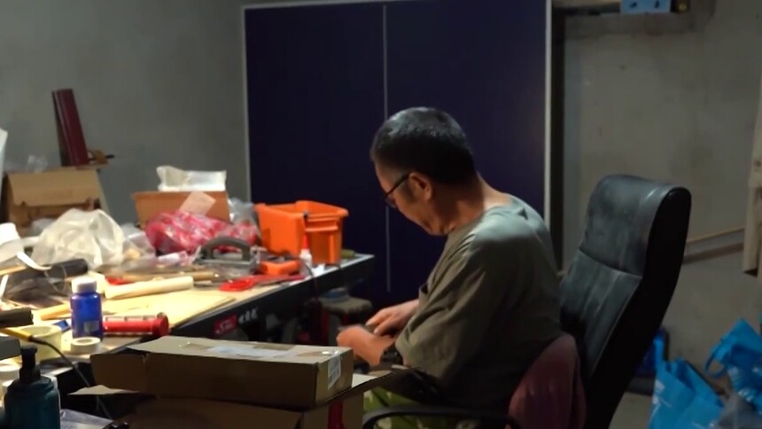 长镜头 69岁杨丕栋 义务“专修”乒乓球网