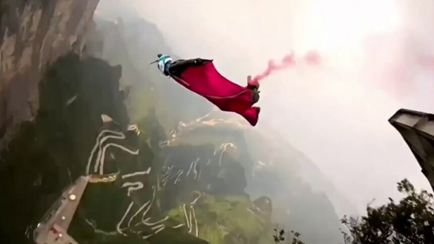 张家界：翼装飞行“人箭穿靶” 中国选手获季军