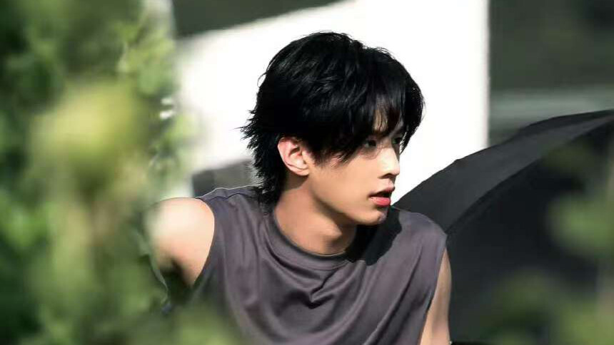 何与《双轨》片场新路透 打戏动作干净利落