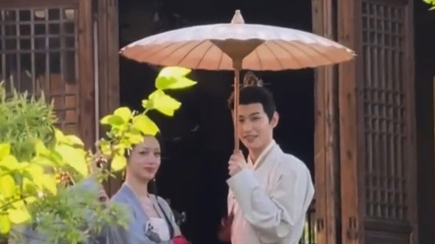 周也徐振轩《一瓯春》同框路透 颜值吸睛剧组氛围超好