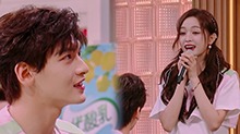 吴宣仪对翟潇闻唱《雨爱》太有氛围感了