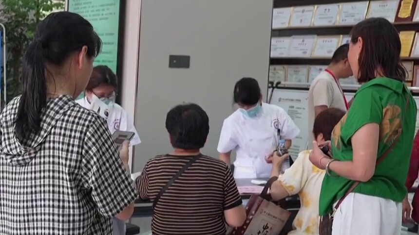 株洲石峰：爱心义诊温暖困难居民