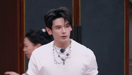 姚弛为女儿妈妈们定制专属手串