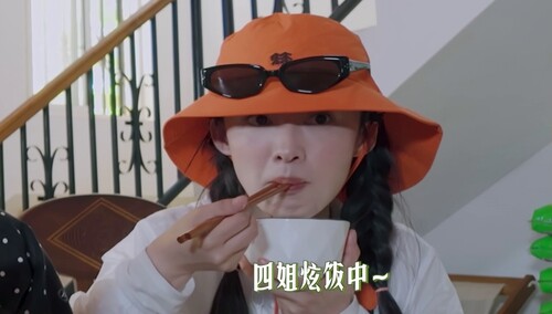 四姐不语低头猛猛炫饭！李沁切身感受粒粒皆辛苦