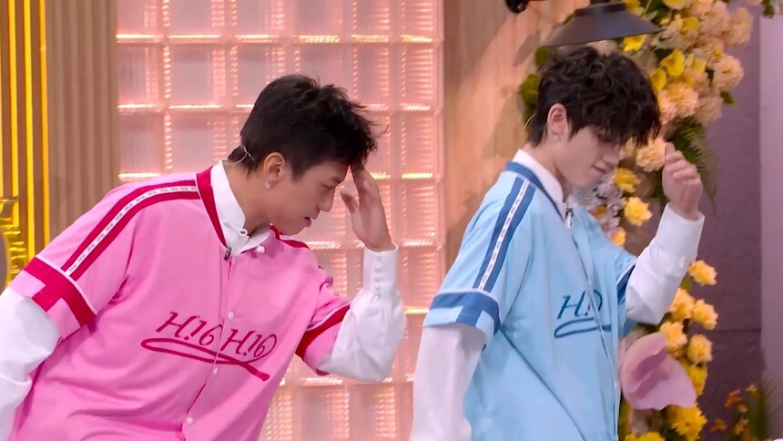 邓超丁程鑫上一秒好帅下一秒好笑