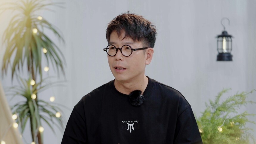 林晓峰练架子鼓睡觉都带拍子