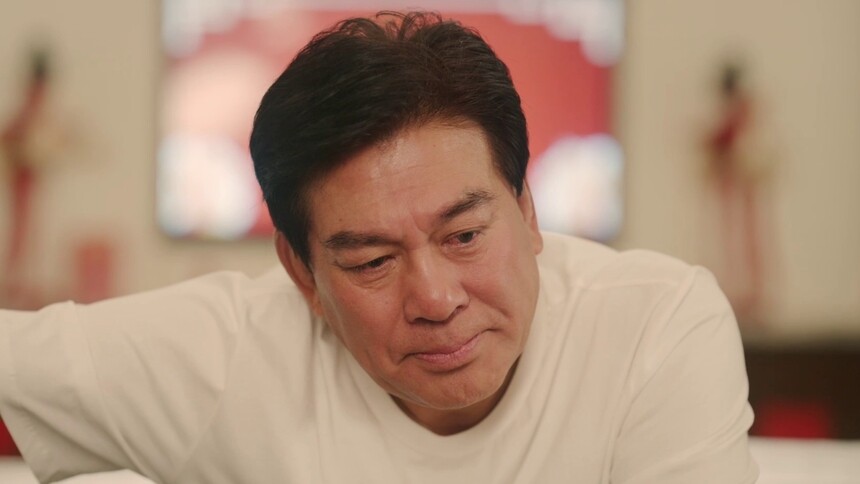 酒过三巡爷俩握手言和，袁爱军签下婚前协议