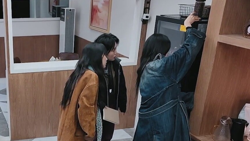 搜证小能手上线了！张艺凡喜提新名“张哮天”