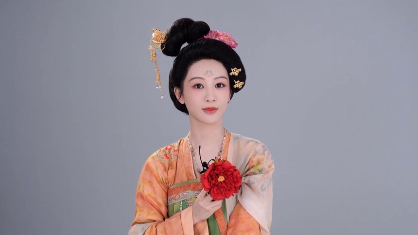 《国色芳华》会员快乐续摊企划：杨紫揭秘拍摄现场趣事