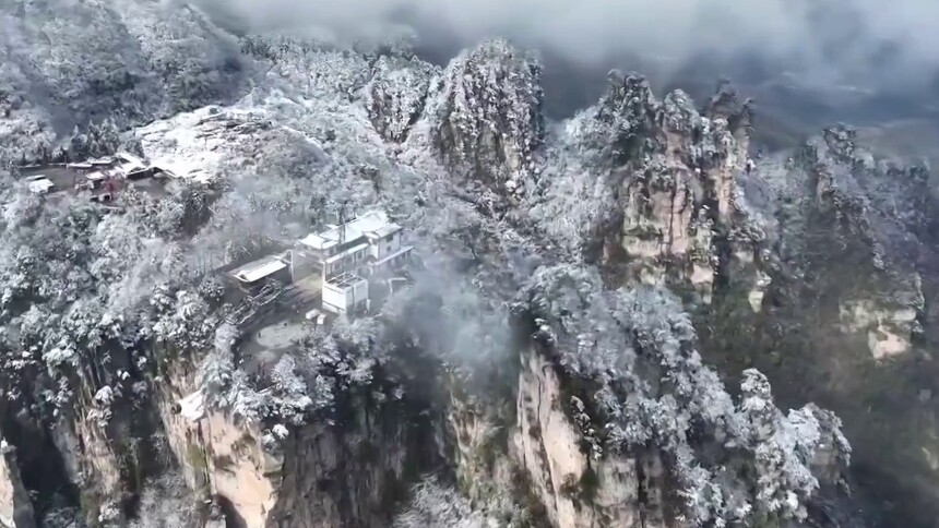 湖南多地高海拔地区迎来降雪