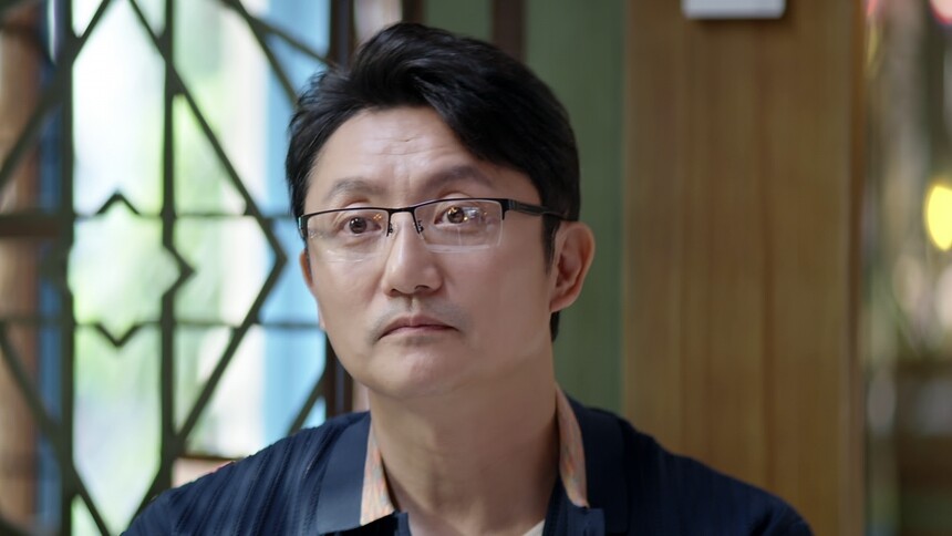 《红石榴餐厅》第5集看点：胡月恋情曝光，母女起争执