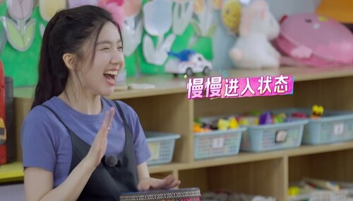 苏晓彤“教学有方”？放飞自我带小朋友学习非洲鼓