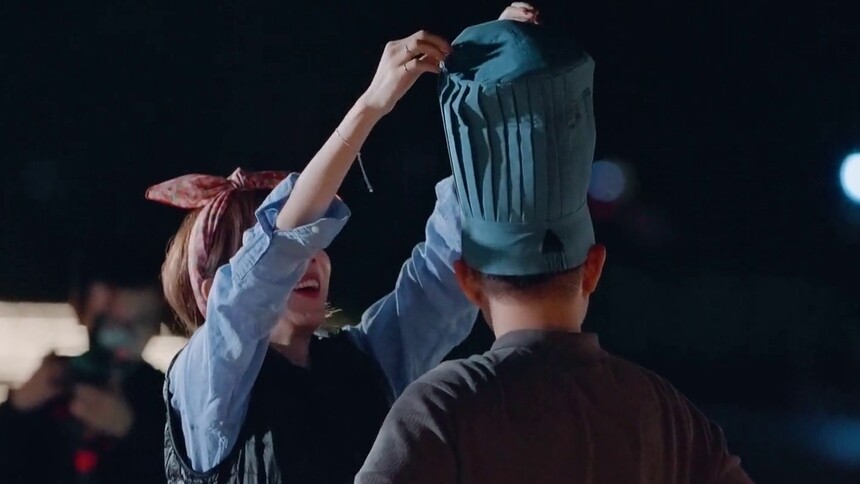 百乔帽子一戴变“主厨” 仪式感必须安排