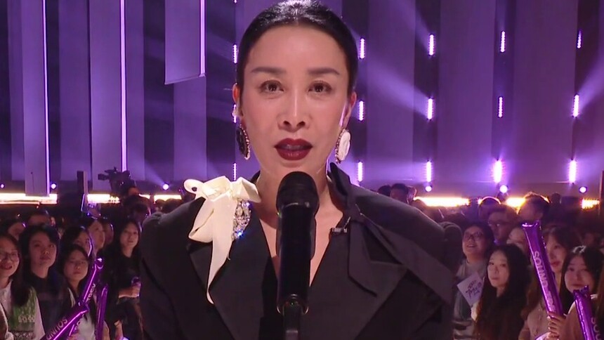 总决赛首席评审那英：期待一个“就这样被你征服”的声音