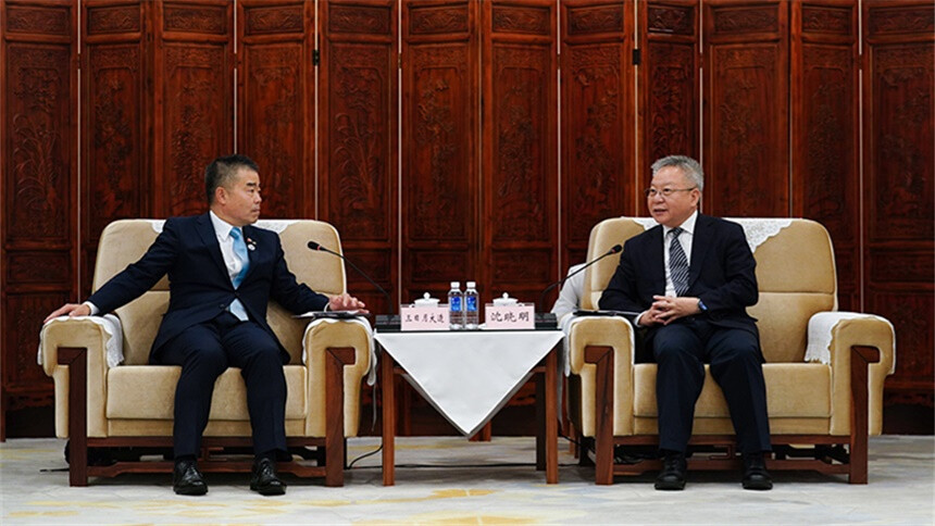 沈晓明会见日本滋贺县知事三日月大造一行