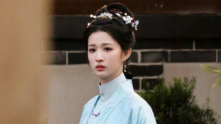 王楚然《明月录》新造型路透 仪态优雅端庄大气