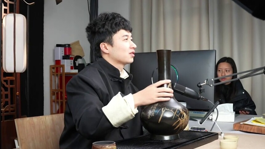 “守艺”直播间：千年紫陶的焕新表达