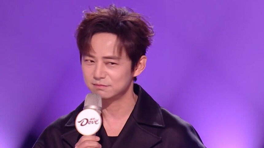 何炅苦笑！直呼一个严肃的音综被当小品在看