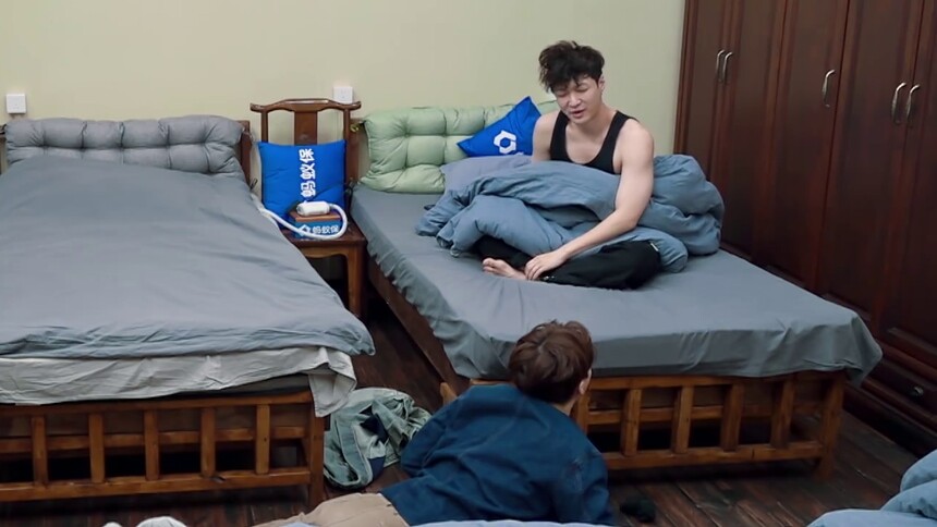 刘宪华为给张艺兴惊喜丝滑“遁地”