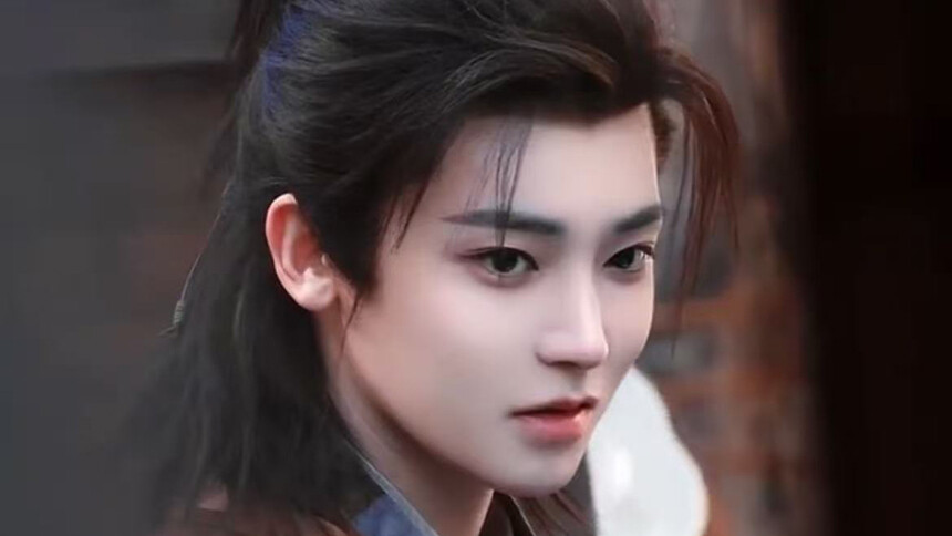 侯明昊新剧路透曝光 新造型潇洒帅气