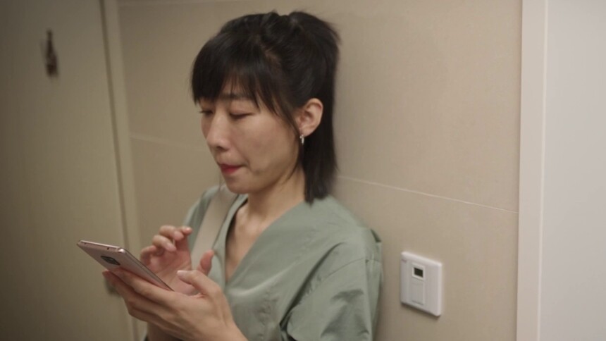 张冉放弃给林安染助播，到医院看望付玉东爸爸