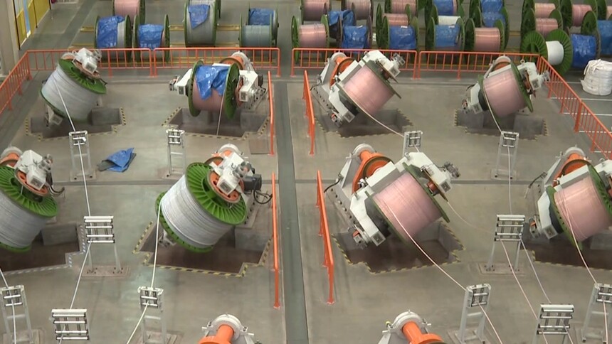 何以冠军（二） 从百米矿井到万里太空 看一根线缆的“七十二变”