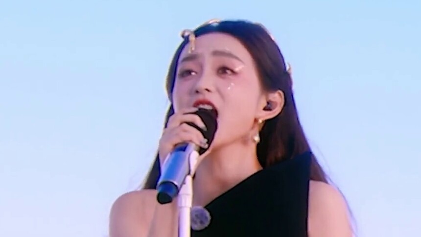 何泓姗《褪黑素》心动直拍