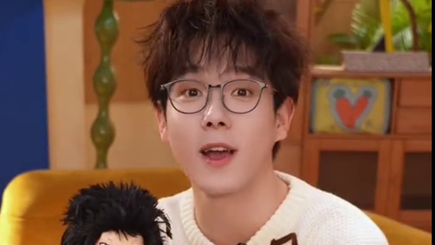 Cluebie把快乐焊在郑方一身边啦