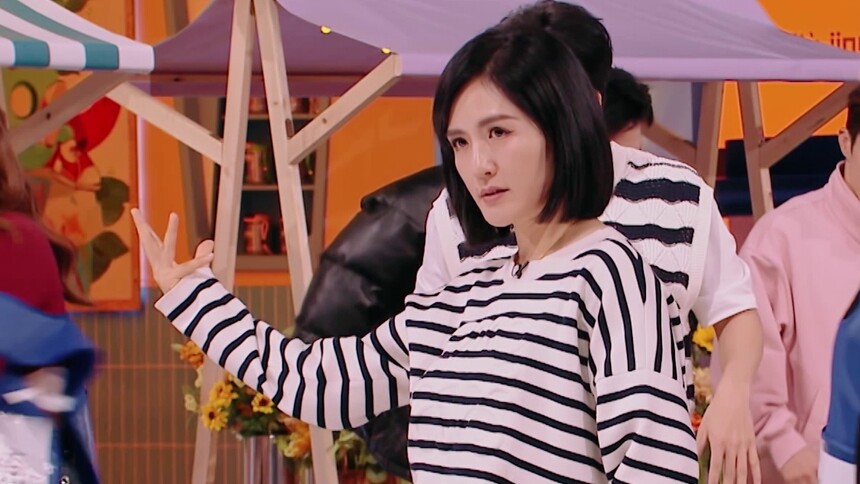 谢娜认真练习开场舞超酷 朱嘉琦打卡“有何不渴”