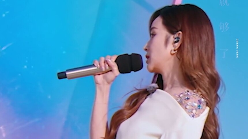 竖屏直拍：侯佩岑《我们》