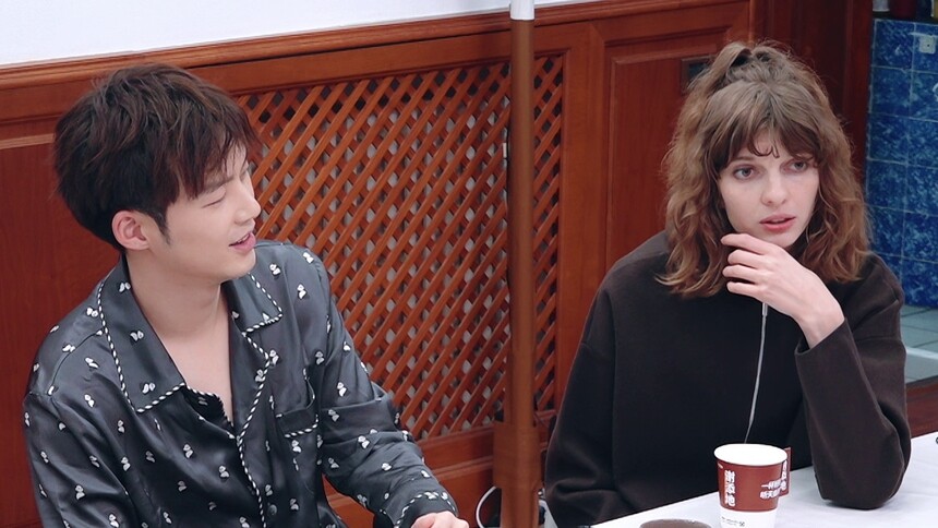 阿诺董力自曝5年没亲吻？戚薇胡静听完秒变震惊脸