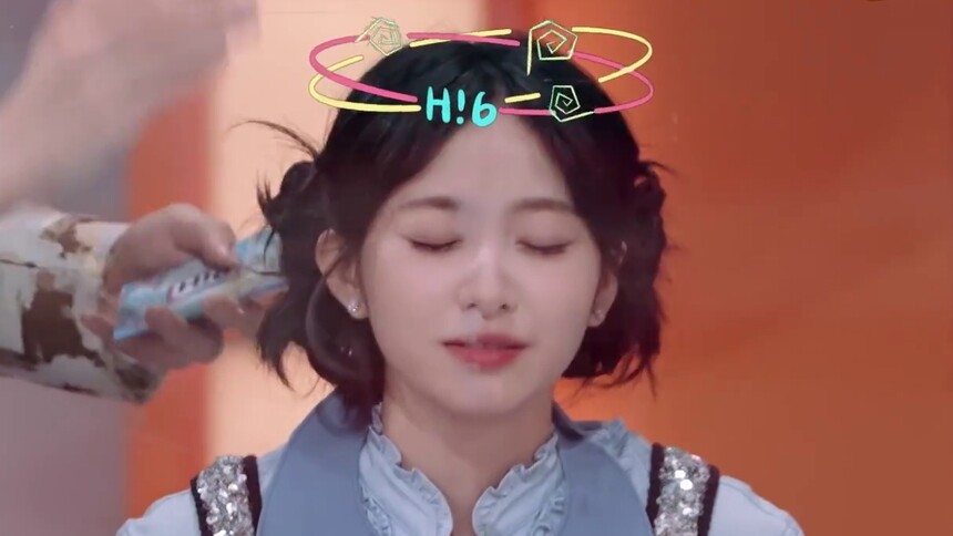 主打一个实诚！杨肸子玩游戏妆都擦玻璃上了