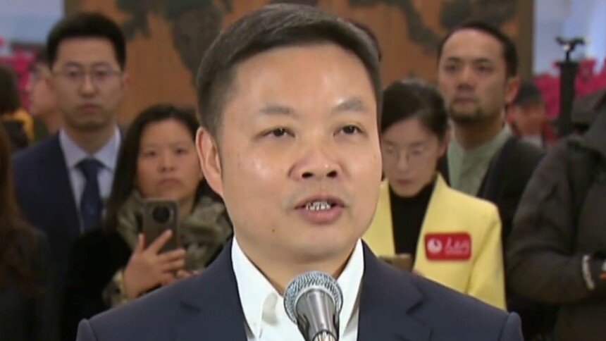 两会速递丨何小鹏代表：正在研发分体式飞行汽车“陆地航母”