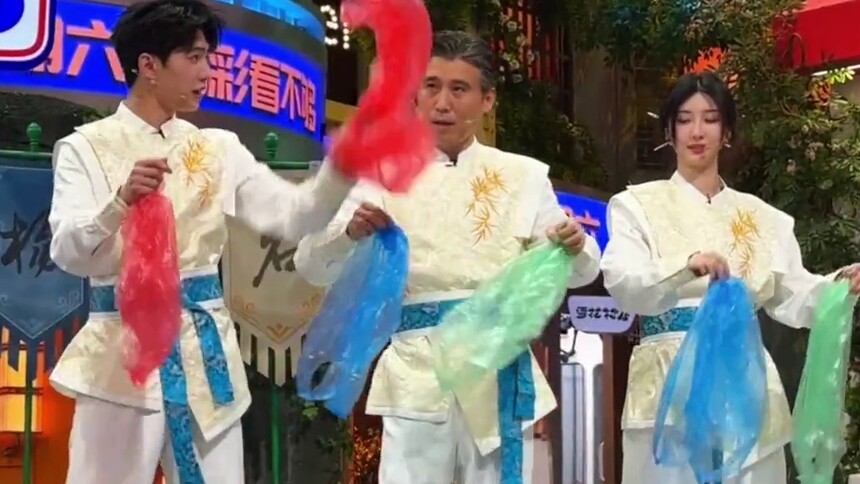 《你好，星期六》动感地带芒果卡竖屏直拍：杨洋赵小棠李乃文和塑料袋打起来了