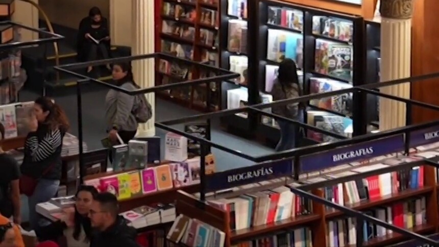 探访阿根廷雅典人书店