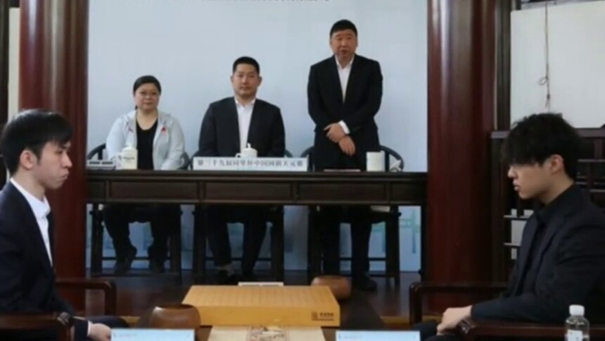 同里杯中国围棋天元赛：王星昊决赛首盘胜连笑