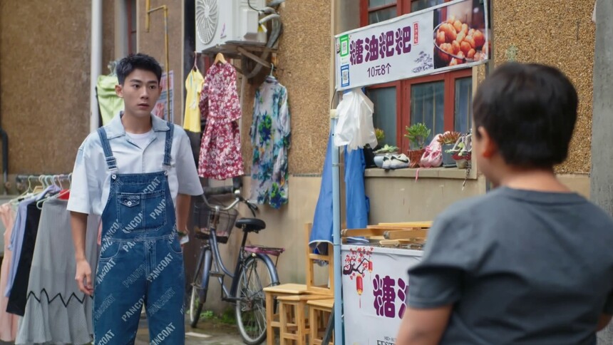 关旭翻窗逃走