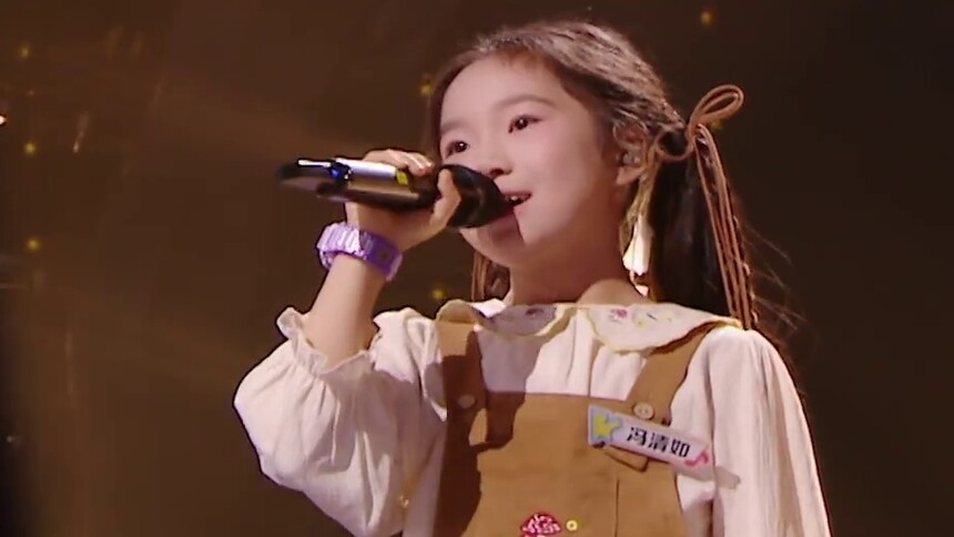 洪佐伊&冯清如演唱《那些花儿》，治愈童声让老歌绽放新芽！