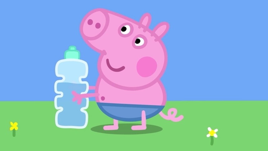 水瓶秒变水枪，佩奇乔治玩得好开心