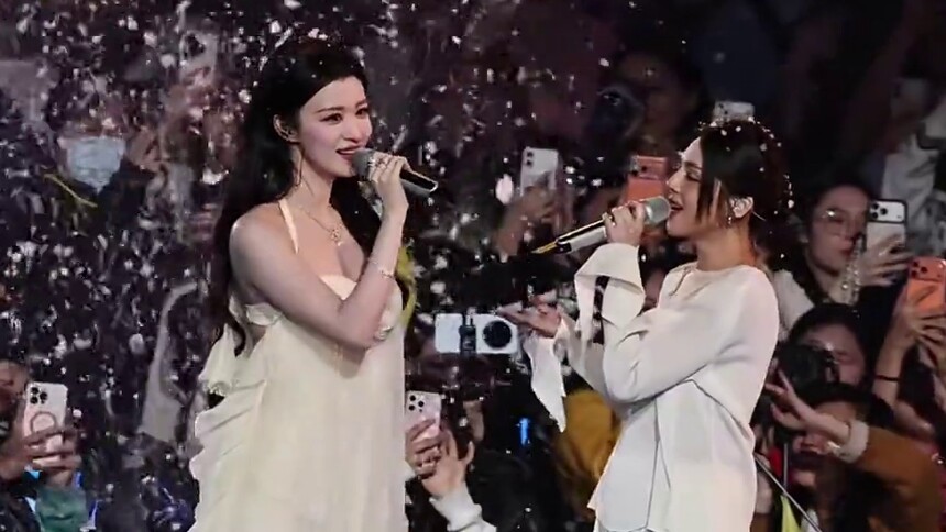 《2025-2026湖南卫视芒果TV跨年演唱会》动感地带芒果卡晒晒时刻：郭静 王楚然《下一个天亮》