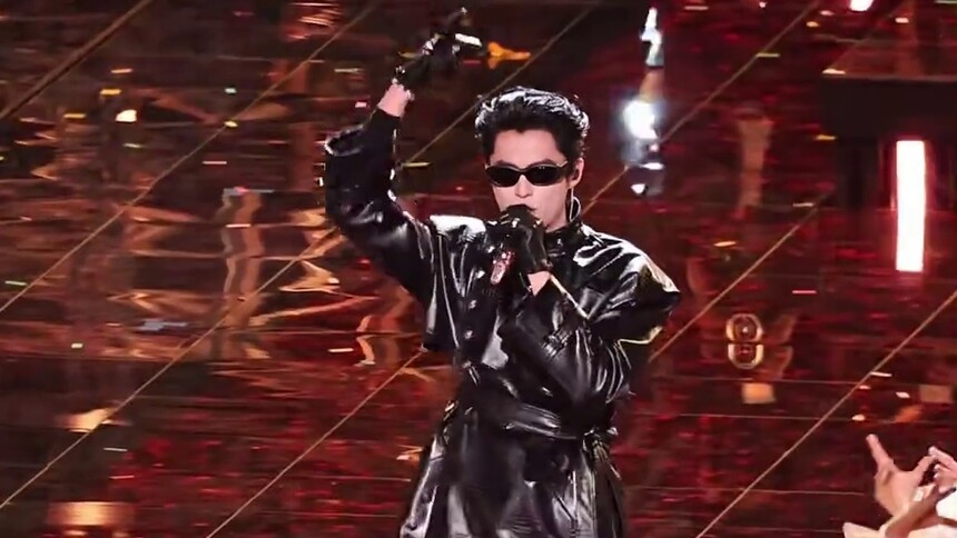 《2025-2026湖南卫视芒果TV跨年演唱会》动感地带芒果卡晒晒时刻：王鹤棣《优雅》