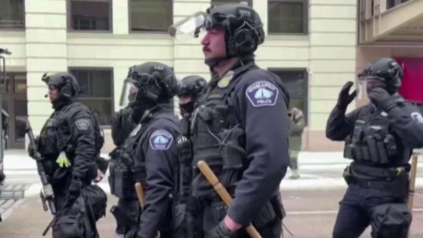 美国明尼苏达州国民警卫队进入“待命状态”