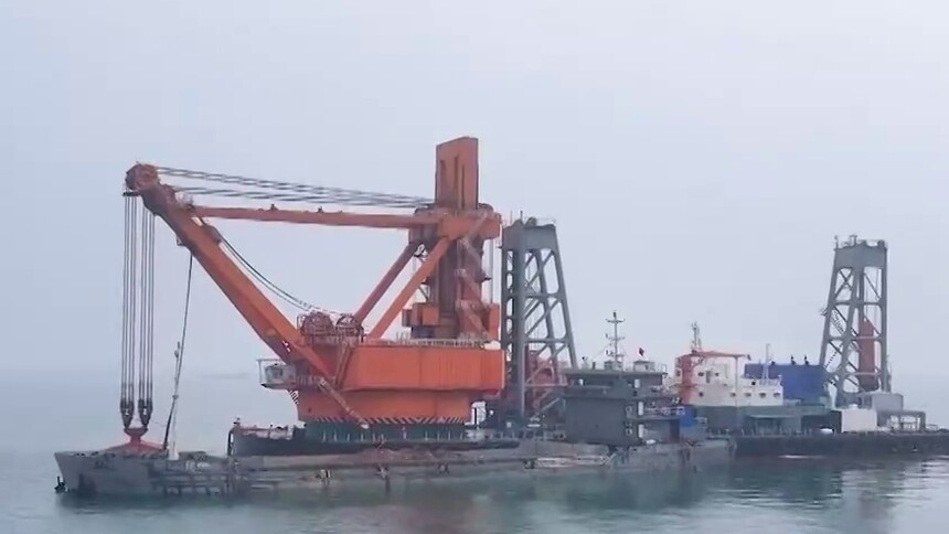 一把能抓200立方米泥土的挖泥船助力广西防城港航道建设