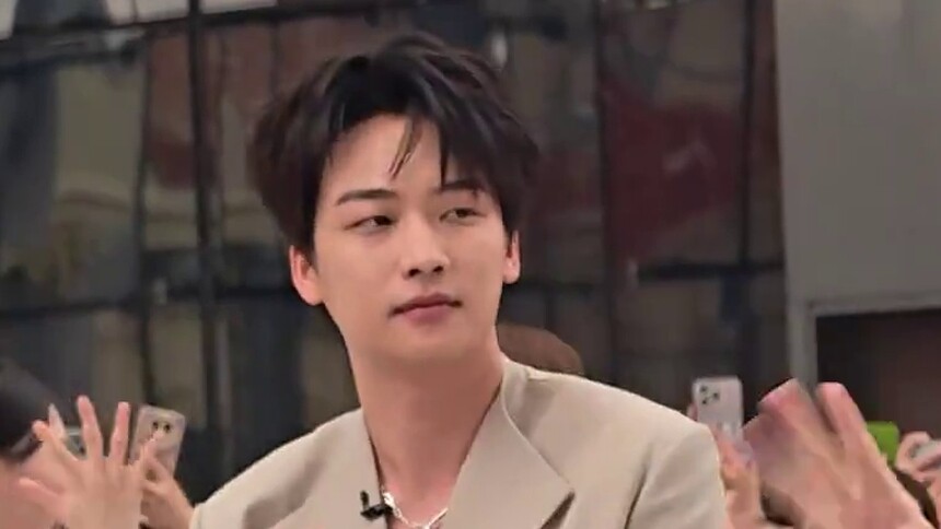 《2025青春芒果节 七彩盒子打卡市集》动感地带芒果卡：速看！吴泽林舞台直拍