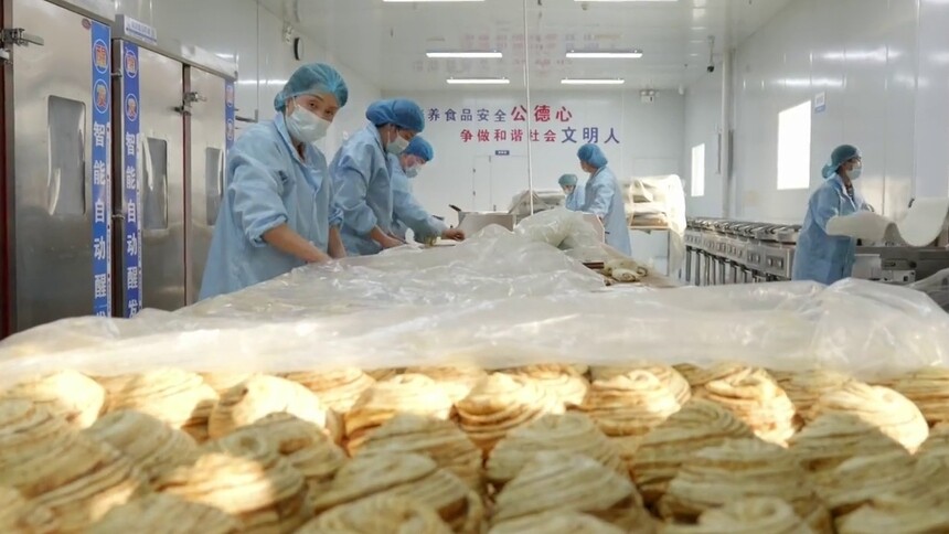 黄土高原“看”年味｜做年馍、赶年集、捉年猪