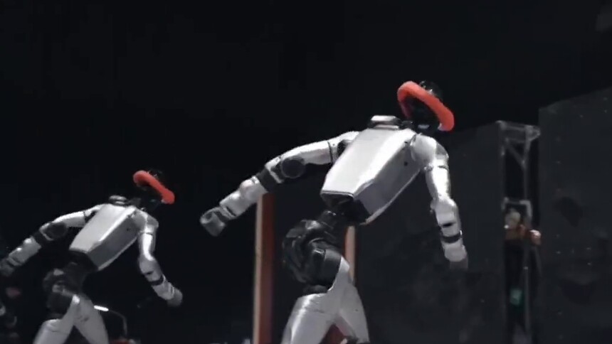 以“武”会春 宇树机器人春晚秀出“赛博功夫”