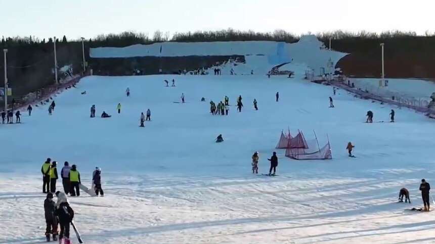 河南：春节冰雪热“点燃”消费新活力
