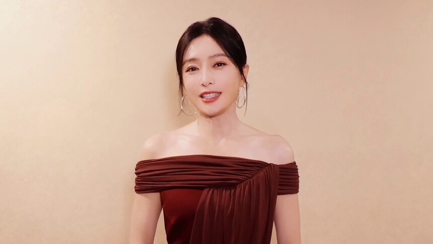 大年初四 秦岚邀你一起观看《亲爱的·客栈2026》